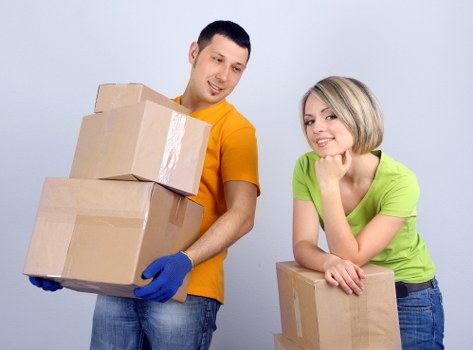 Careful loading of furniture and boxes for a flat move